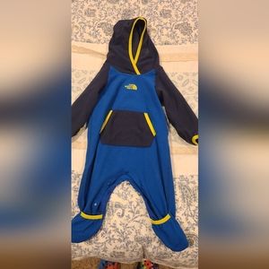 Thin fleece northface bunting 3-6 months.